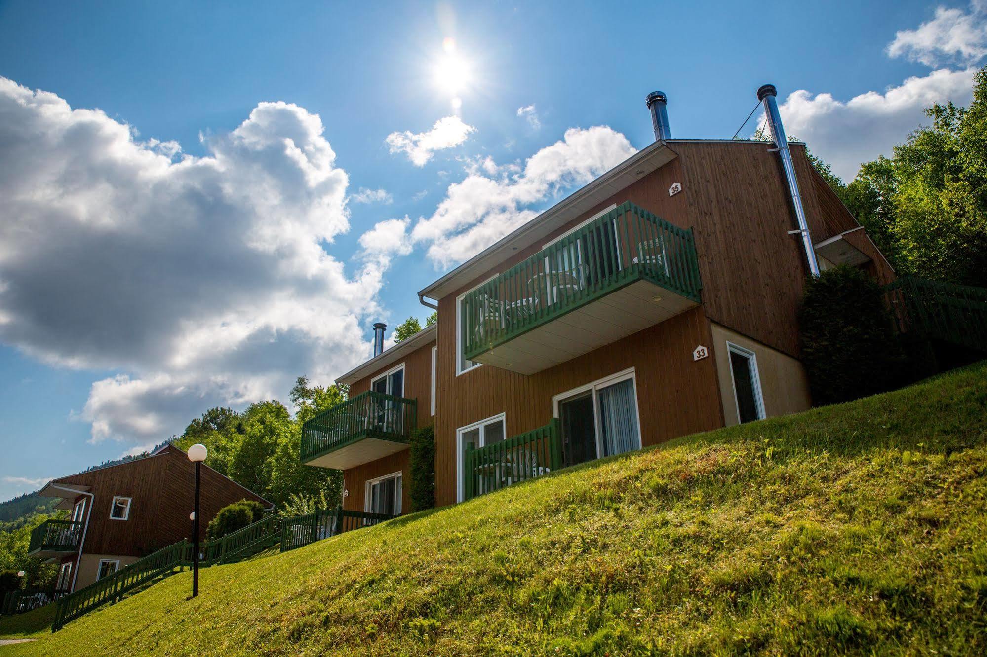 Chalets Condos Sur Le Fjord LʼAnse-Saint-Jean Kültér fotó