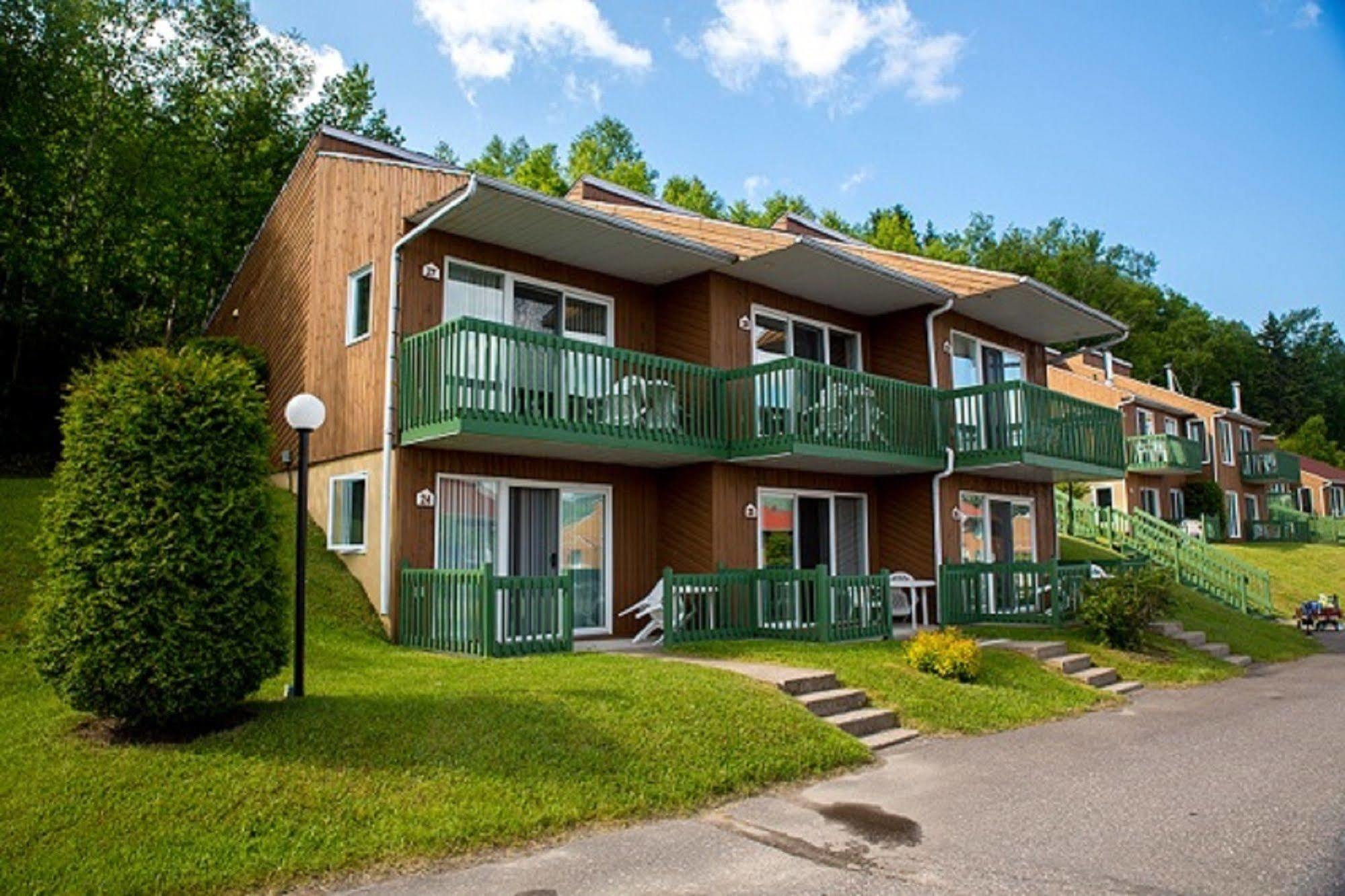 Chalets Condos Sur Le Fjord LʼAnse-Saint-Jean Kültér fotó
