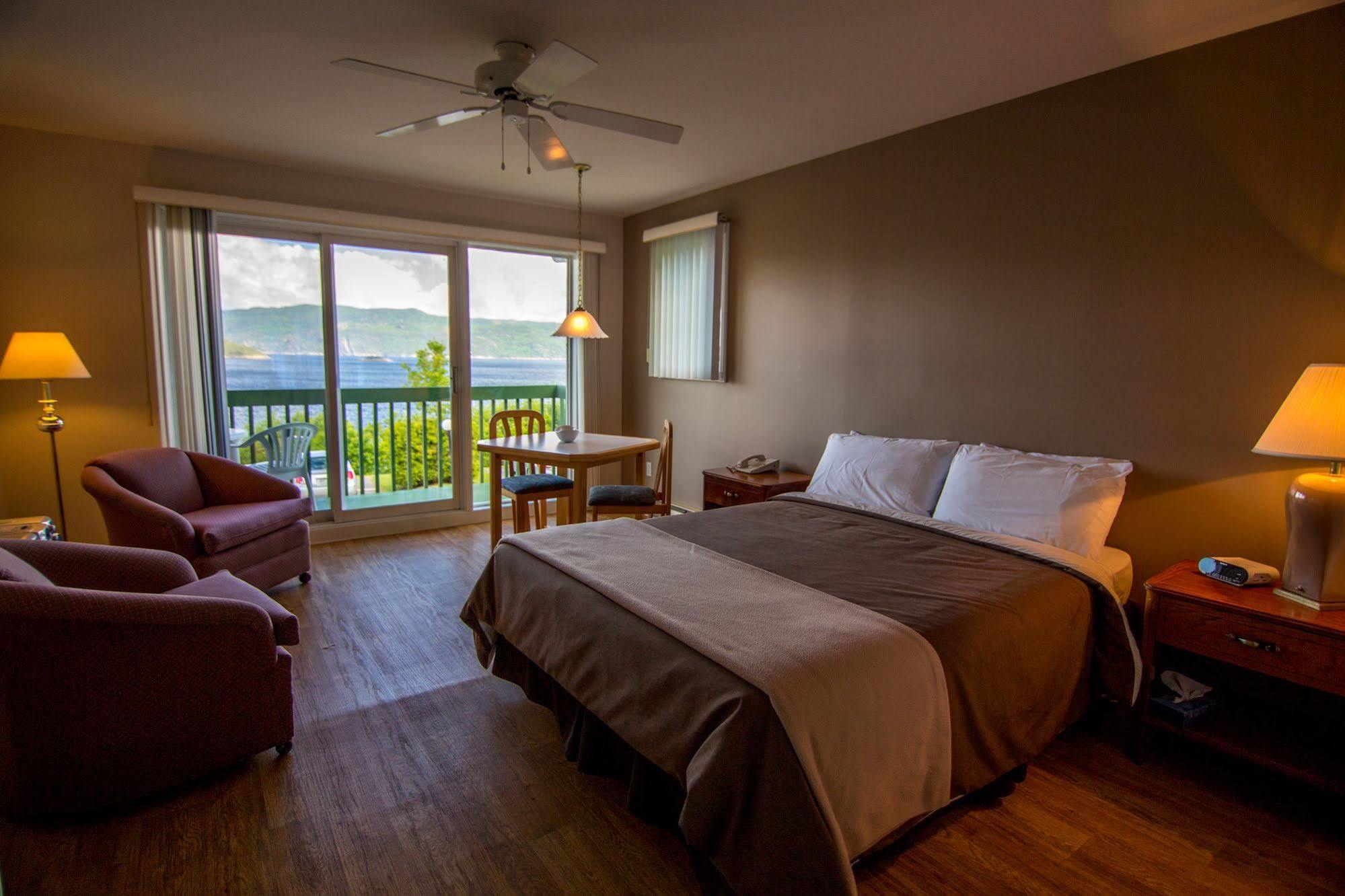Chalets Condos Sur Le Fjord LʼAnse-Saint-Jean Kültér fotó